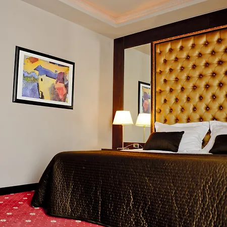 ドーロ シティ ホテル 4*