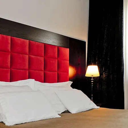 ホテル ドーロ シティ ティラナ