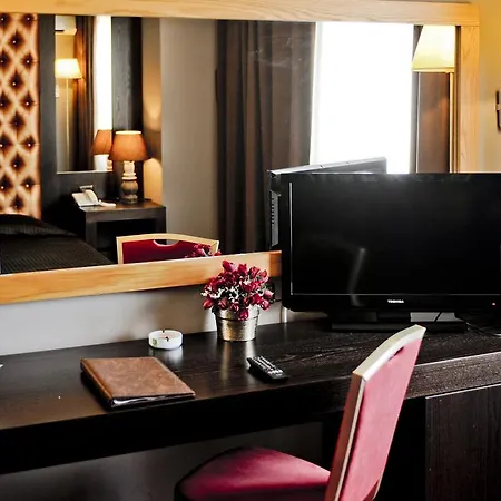 ホテル ドーロ シティ ティラナ