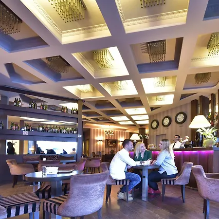 ドーロ シティ 4* ティラナ